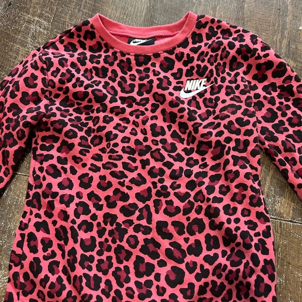 Nike Girls Pink Leopard Print Crewneck Sweatshirt Size 6 Fleece Pullover Retro